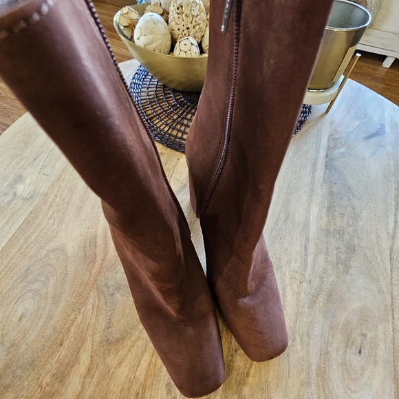 Steve Madden Brown Suede Ankle Boots- 9 - Picture 4 of 11